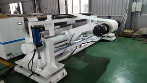 Секция размотки с гидравлическим погрузчиком для рулонов