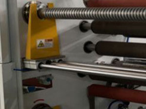 Автоматическая выгрузка готовых рулонов продукции (по желанию)