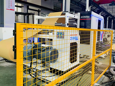 Устройство для перемотки и разматывания с защитным ограждением и датчиком SICK (за дополнительную плату)