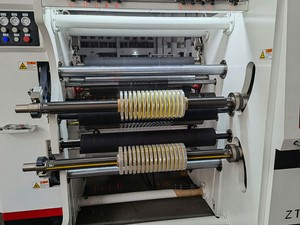 Два двигателя намотки для независимого управления двумя валами намотки