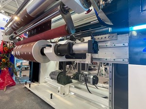 Редуктор скорости и двигатель поднятия материала вверх и вниз