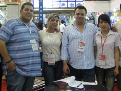 Клиент из Южной Америки приобрел бобинорезательную машину, аппарат для сварки пленок, а также печатный станок в 2012 году.