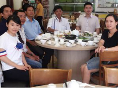 Клиент из Вьетнама приобрел бобинорезательную машину, оборудование для производства пакетов и машину для наполнения и запечатывания пакетов  в 2017.